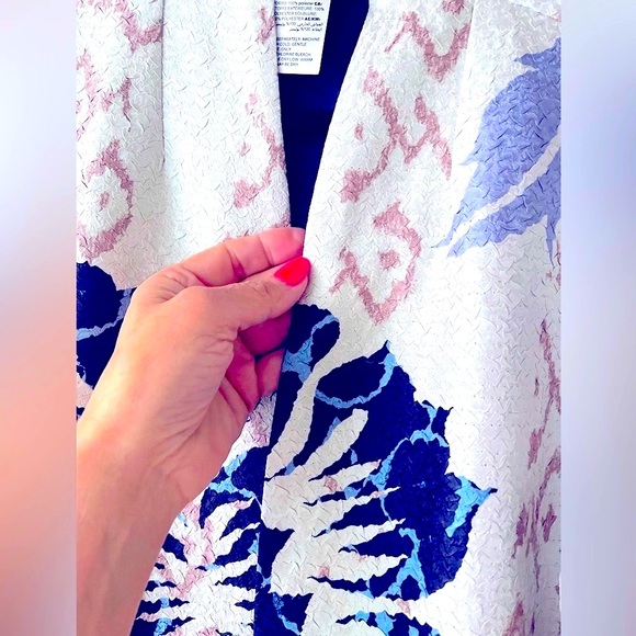 Chico’s Women Mid length open duster with a gorgeous floral print in size 2 NWOT - Picture 4 of 7